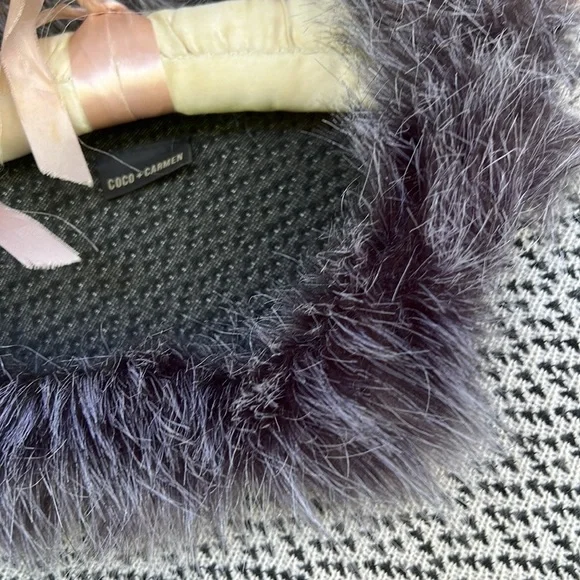 Coco + Carmen faux fur cape - Picture 2 of 5